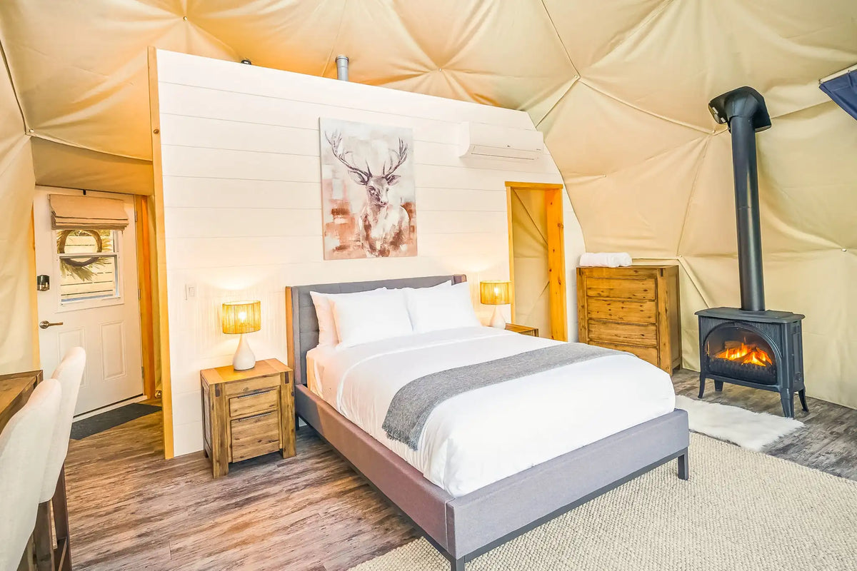 Geodesic Luxury Dome Tent – Transparent Resort Glamping Dome for Elegant Forest Camping!