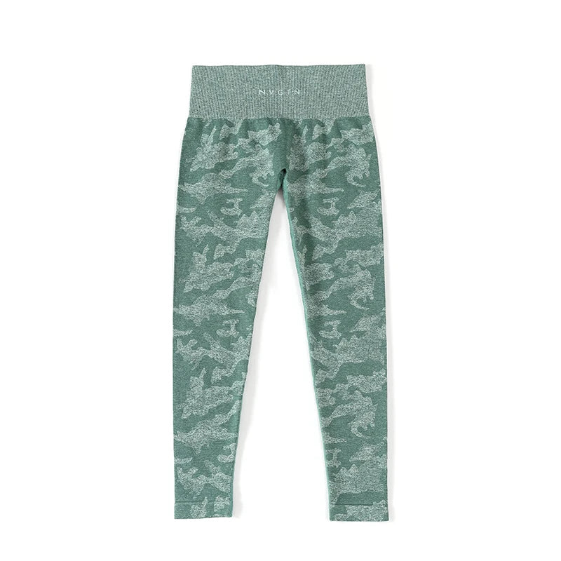 40590166229027|40590166261795|40590166458403