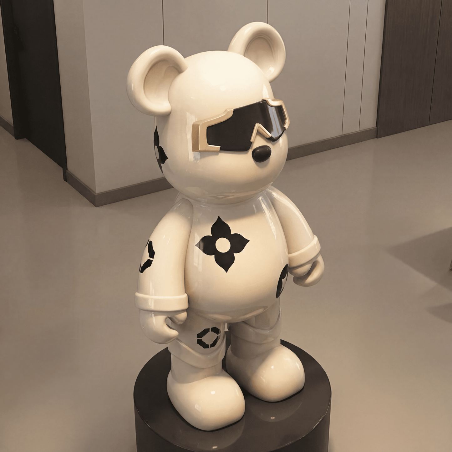 Designer Violent Bear Statue Premium Living Room TV Cabinet Decoration